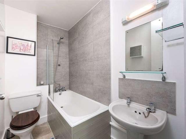 Flat for sale in Pimlico, Greater London