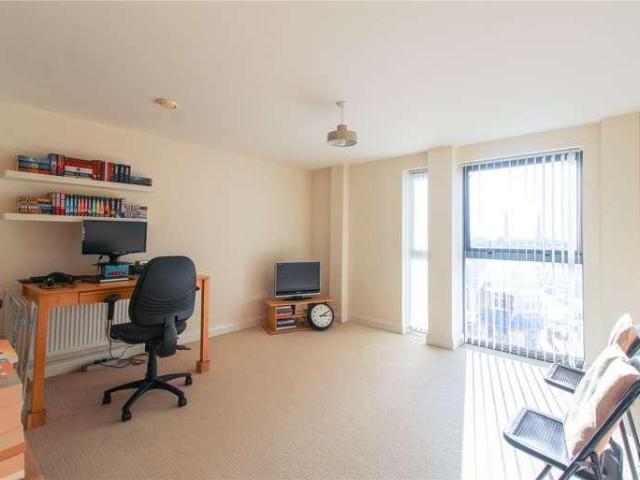 Flat for sale in Croydon, Broad Green