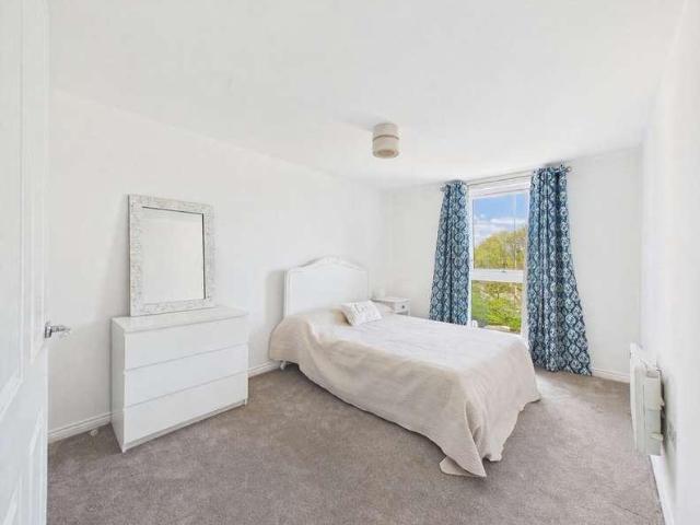 Flat for sale in Feckenham, City Of Bristol