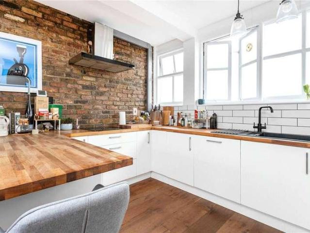 Flat for sale in Homerton, Greater London
