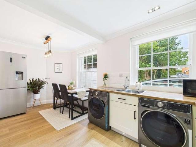 Flat for sale in Maidenhead, Taplow