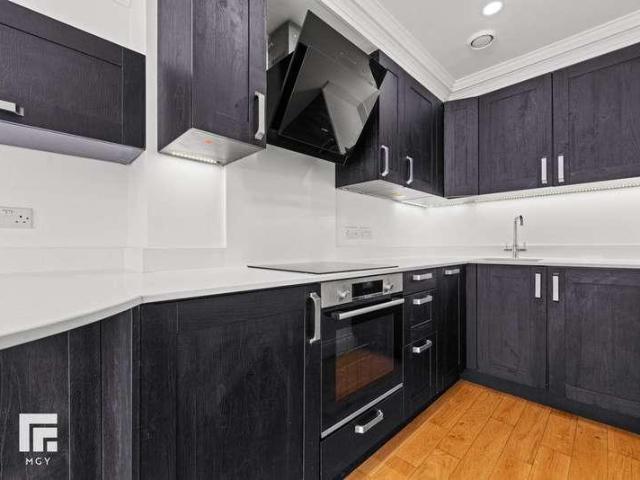 Flat for sale in Cardiff Bay, Falcon Lodge