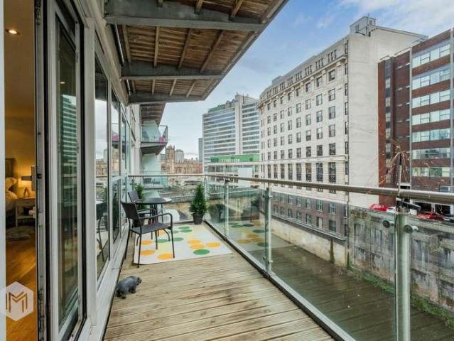 Flat for sale in City Centre, Salford