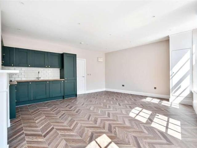 Flat for sale in Reading