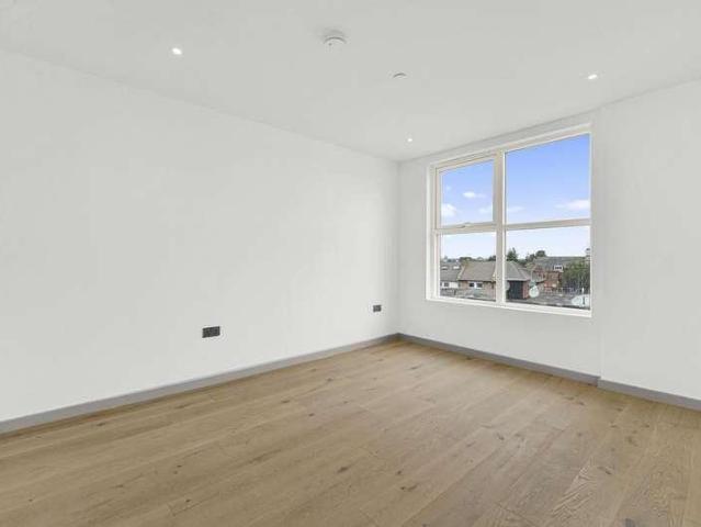 Flat for sale in Leyton, Greater London