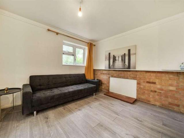 Flat for sale in The Slade, Oxfordshire