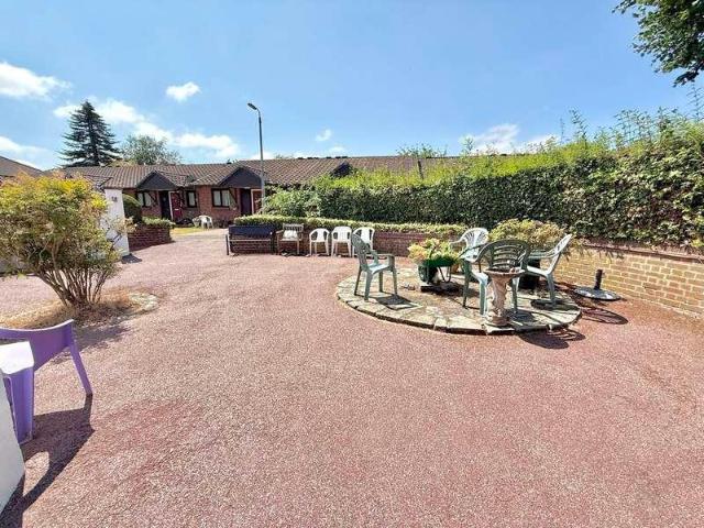 Flat for sale in Dunstable, Bedfordshire