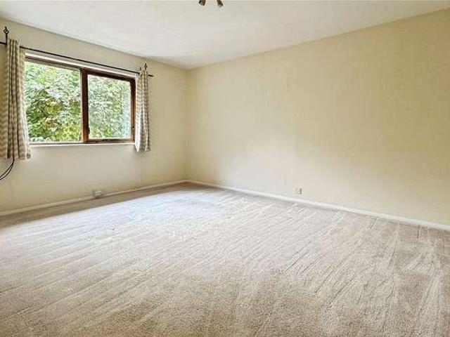 Flat for sale in West Drayton, Yiewsley