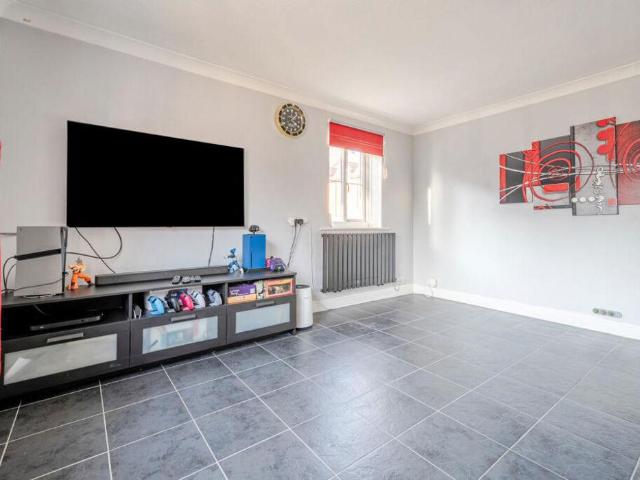 Flat for sale in Coley Park, Reading