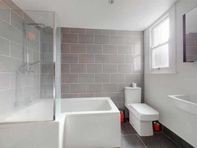 Flat for sale in Milton, Hamerton