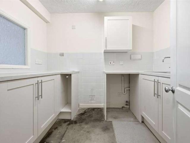 Flat for sale in Alton Barnes, Essex
