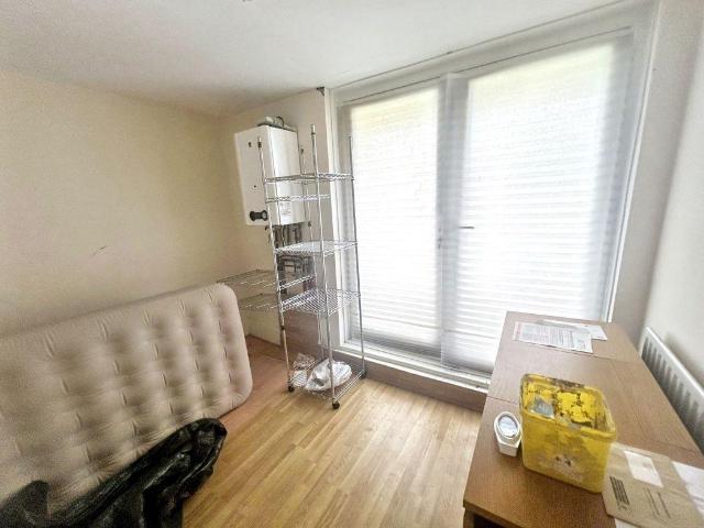 Flat for sale in Sulgrave, Washington