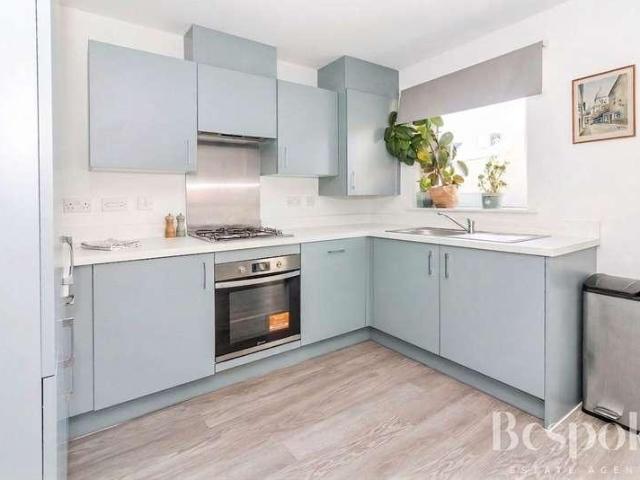 Flat for sale in Shinfield