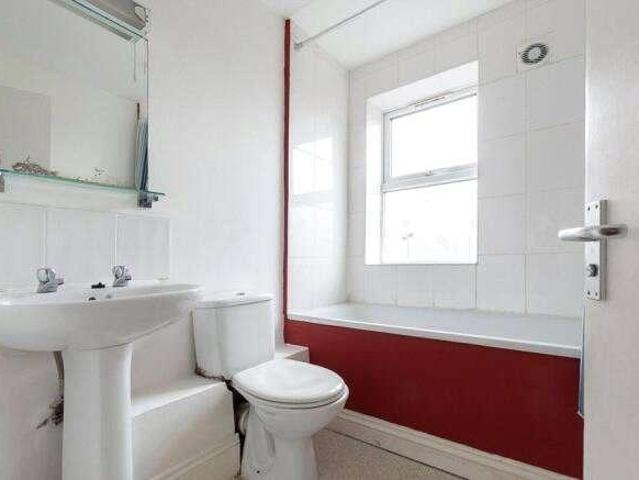 Flat for sale in London Borough of Merton, Mitcham