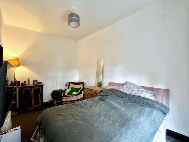 Flat for sale in Liverpool, Waterloo