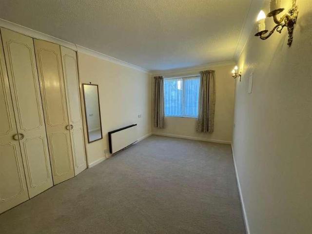 Flat for sale in South Cliff, Kepwick