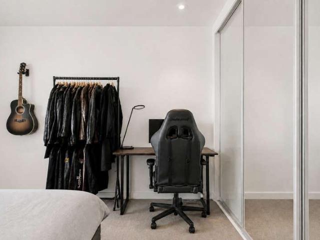 Flat for sale in Queen's Park, Greater London