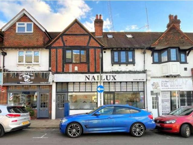 Flat for sale in Woking, Surrey