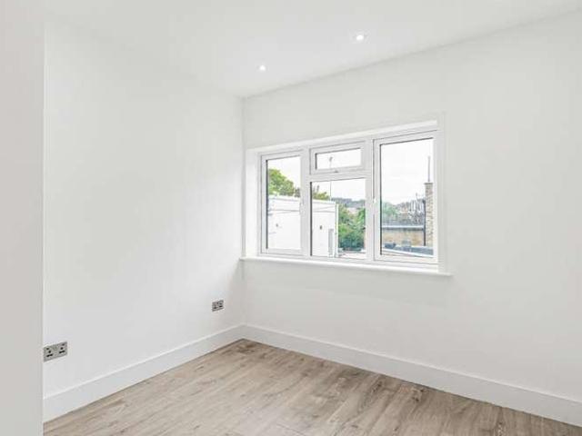 Flat for sale in Fulham, Greater London