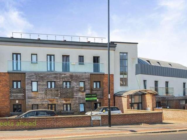 Flat for sale in London Borough of Croydon, Greater London