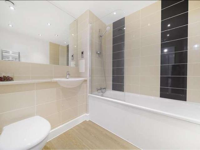 Flat for sale in London Borough of Lewisham, Deptford