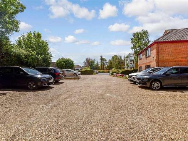 Flat for sale in Glynde, West Sussex