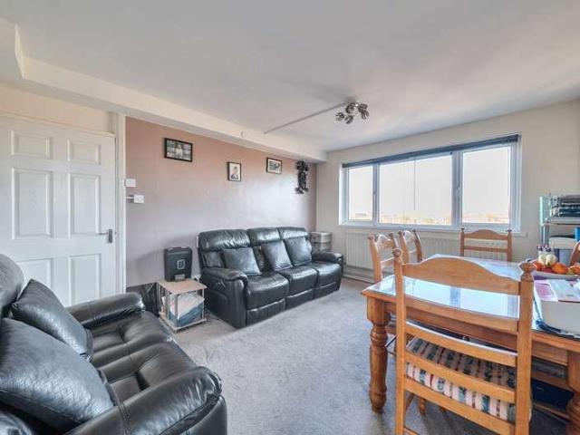 Flat for sale in Leyton, Greater London