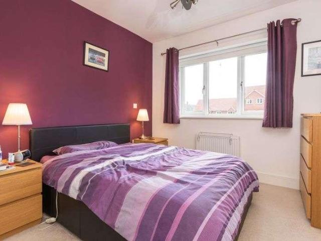 Flat for sale in Ashley Park, Surrey