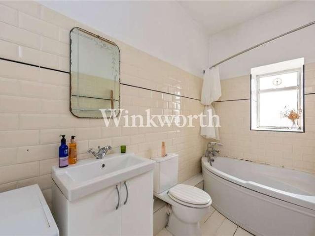 Flat for sale in Harringay, Greater London
