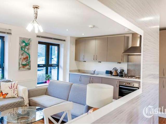 Flat for sale in Palmers Green, Greater London