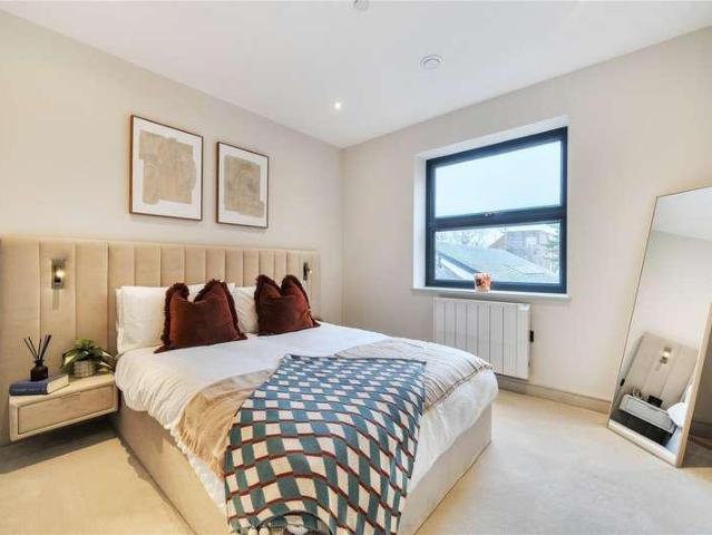 Flat for sale in Buckler's Park, Crowthorne