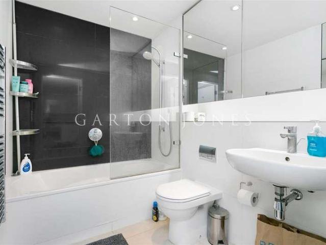 Flat for sale in Elephant and Castle, Greater London