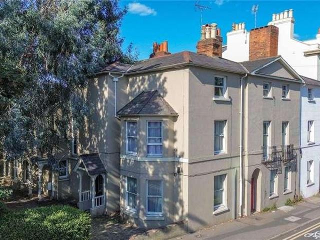 Flat for sale in Reading