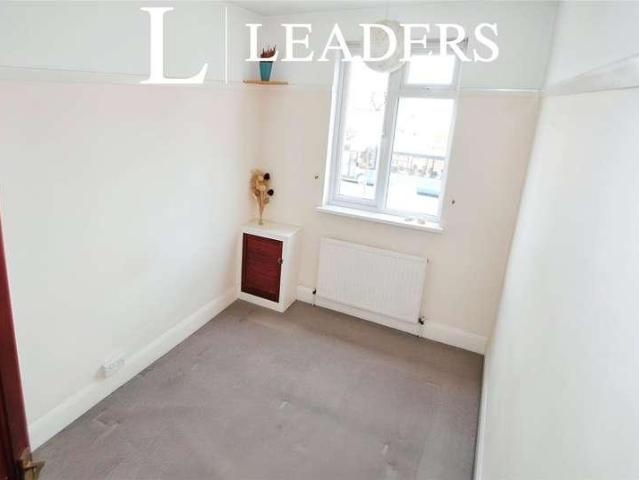 Flat for sale in Alton Barnes, Essex