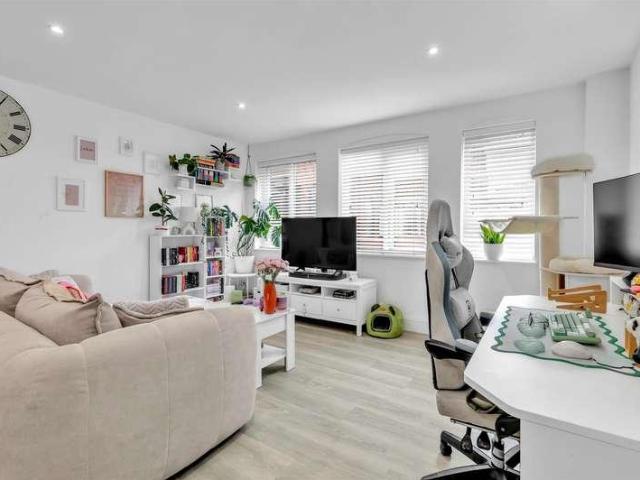Flat for sale in New Town, Horsham