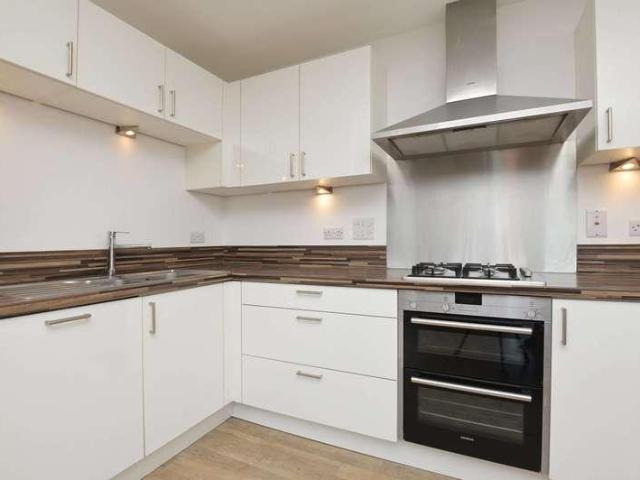 Flat for sale in East Craigs, Scotland