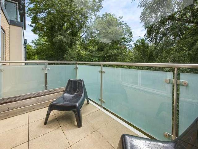 Flat for sale in London Borough of Croydon, Purley