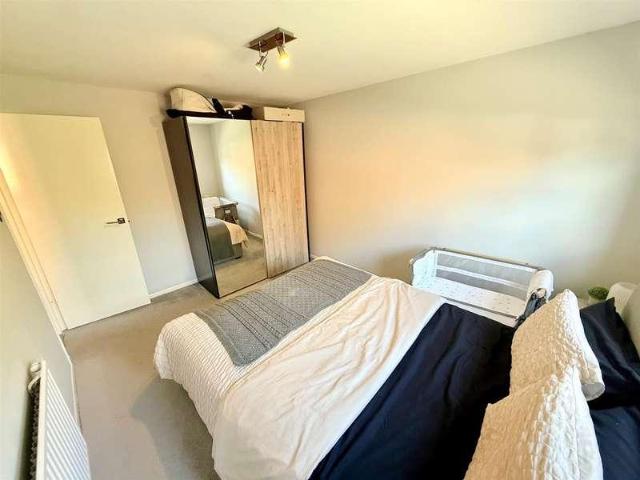 Flat for sale in Highams Park, Greater London