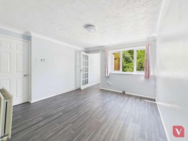 Flat for sale in Woodside Estate, Houghton Regis