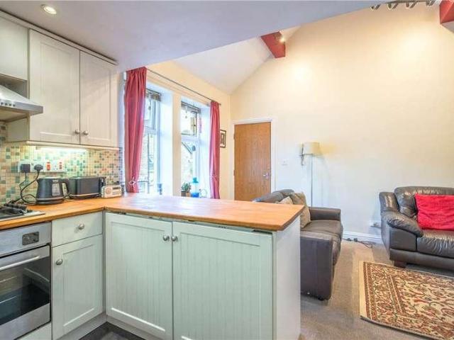 Flat for sale in Baildon, West Yorkshire