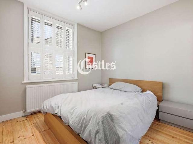 Flat for sale in London Borough of Haringey, Greater London
