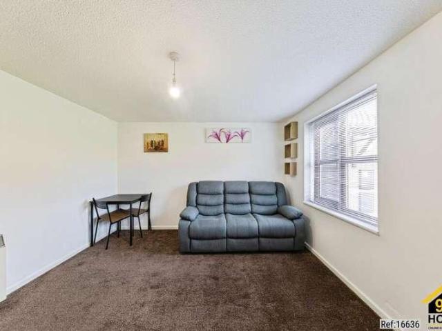 Flat for sale in Fenny Stratford, Milton Keynes