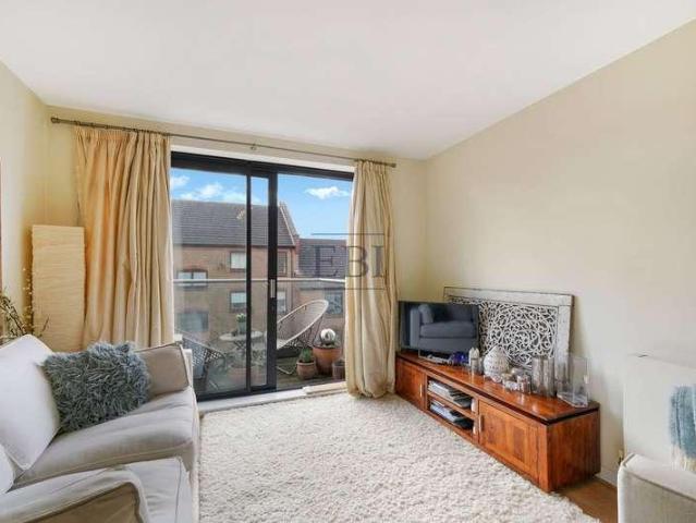 Flat for sale in Isle Of Dogs, Greater London