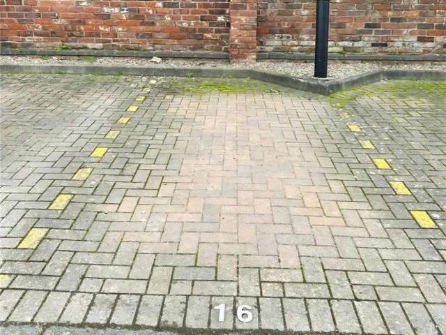Flat for sale in Barbourne, Worcestershire