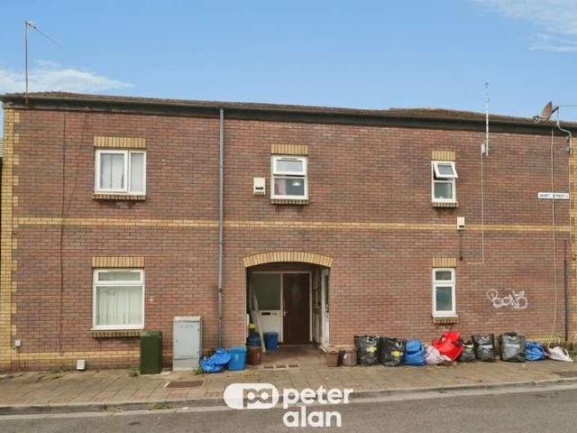 Flat for sale in Plasnewydd, Falcon Lodge