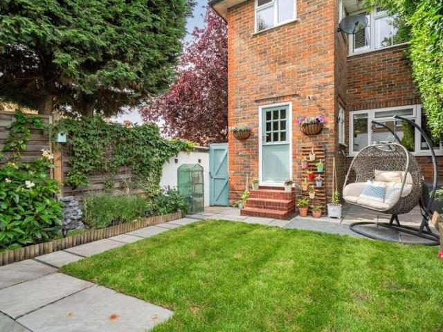 Flat for sale in Lower Green Esher, Blackhills