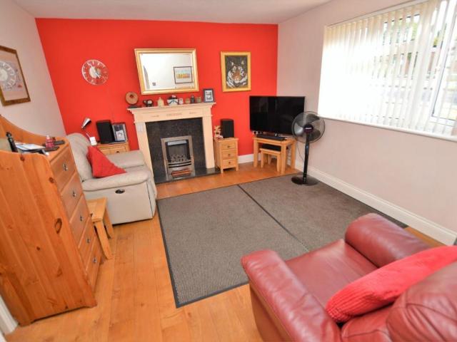 Flat for sale in Pinfold, Leicestershire