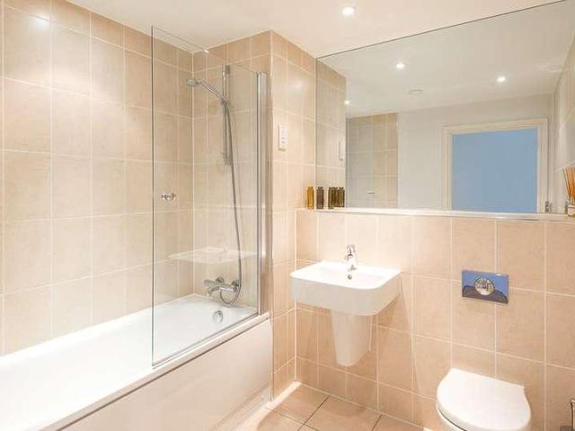 Flat for sale in Finsbury Park, Greater London