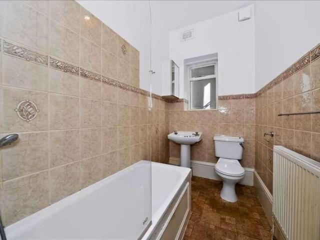 Flat for sale in Blackheath Royal Standard, Greater London