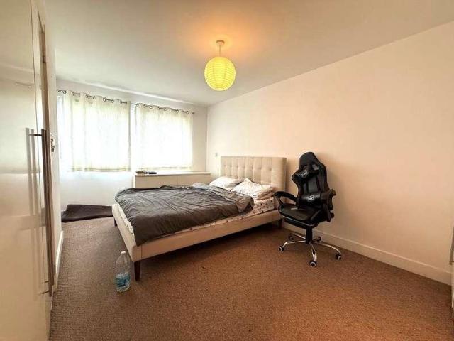 Flat for sale in Reach, Greater London